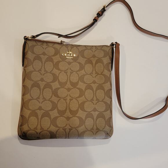 Discontinued Coach Purse Signature Cross Body Bag - Picture 2 of 9